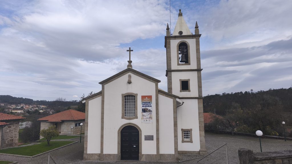 Imagem da Igreja Matriz de Cavernães